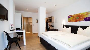 1 bedroom, Egyptian cotton sheets, premium bedding, down duvets