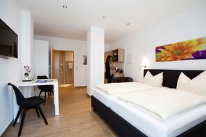 1 bedroom, Egyptian cotton sheets, premium bedding, down duvets