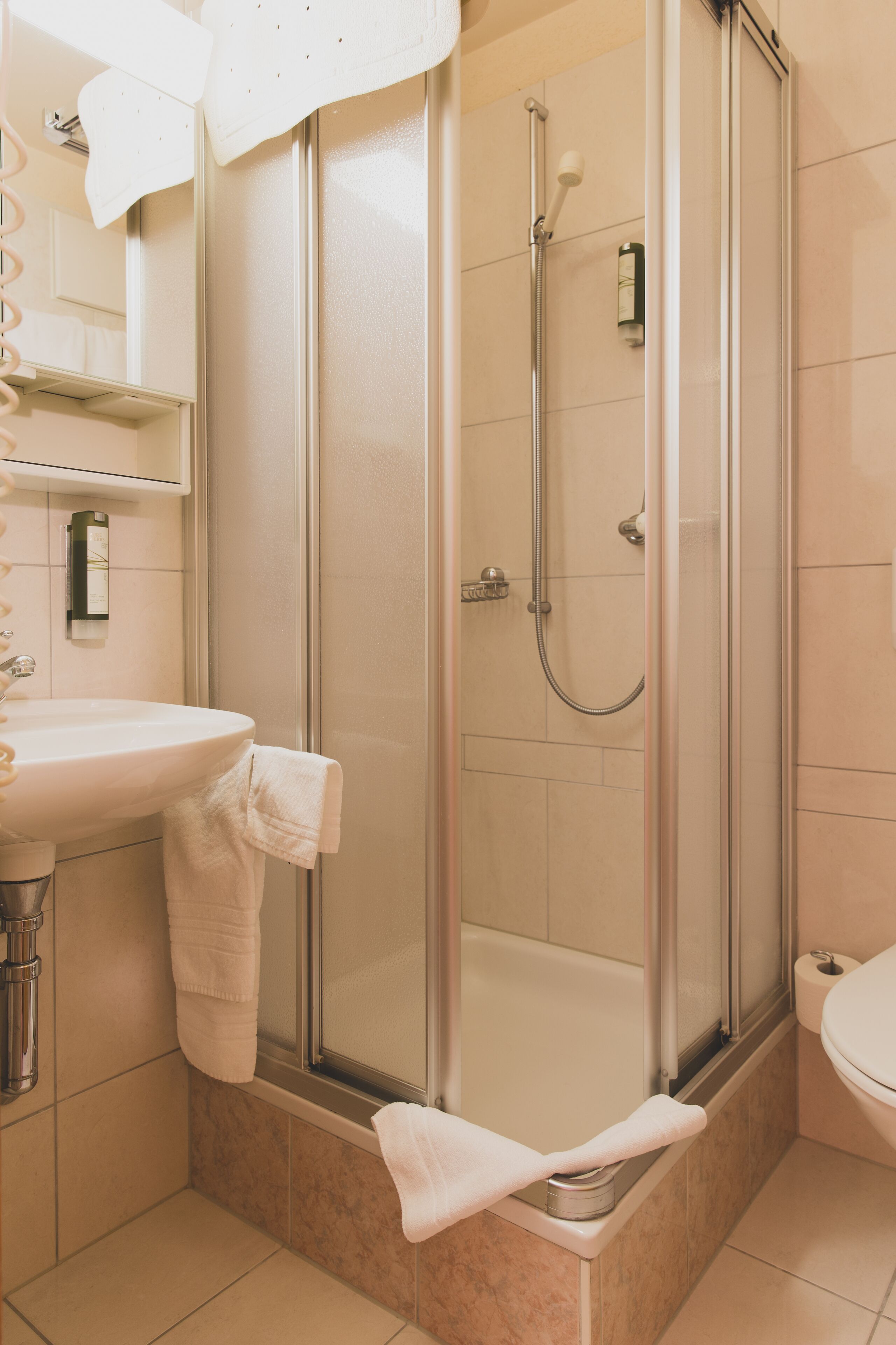 double room | bathroom | free toiletries, hair dryer, towels