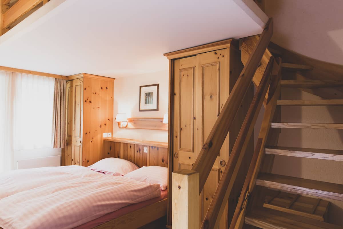 triple room | in-room safe, desk, free cots/infant beds, free wifi