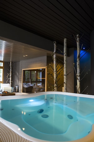 Bañera de hidromasaje interior