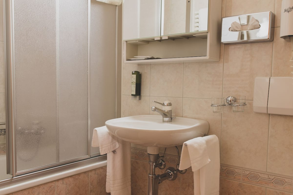 twin room | bathroom | free toiletries, hair dryer, towels