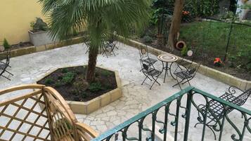 Deluxe Double or Twin Room, Balcony, Garden View | Balcony