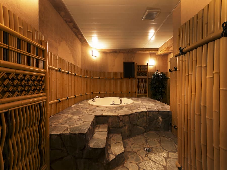 Suite Room | Bathroom | Separate tub and shower, deep soaking tub, free toiletries, hair dryer