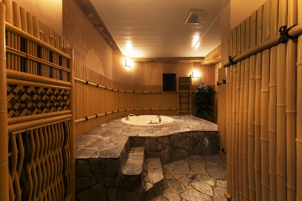 Suite Room | Bathroom | Separate bathtub and shower, deep-soaking bathtub, free toiletries - Hotel Lotus Sakai - Adults Only (Sakai)