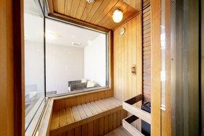 Suite Room | Bathroom amenities | Separate bathtub and shower, deep-soaking bathtub, free toiletries - Hotel Lotus Sakai - Adults Only (Sakai)