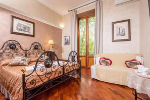 Double Room, Ensuite | Desk, soundproofing, free WiFi