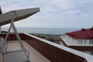 公寓 (Attic) | 阳台