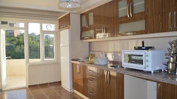 Apartment 2 | Private kitchen | Full-size fridge, microwave, stovetop, dishwasher