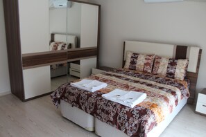 公寓 (Attic) | 3 多间卧室、办公桌、熨斗/熨衣板、折叠床/加床(额外收费)