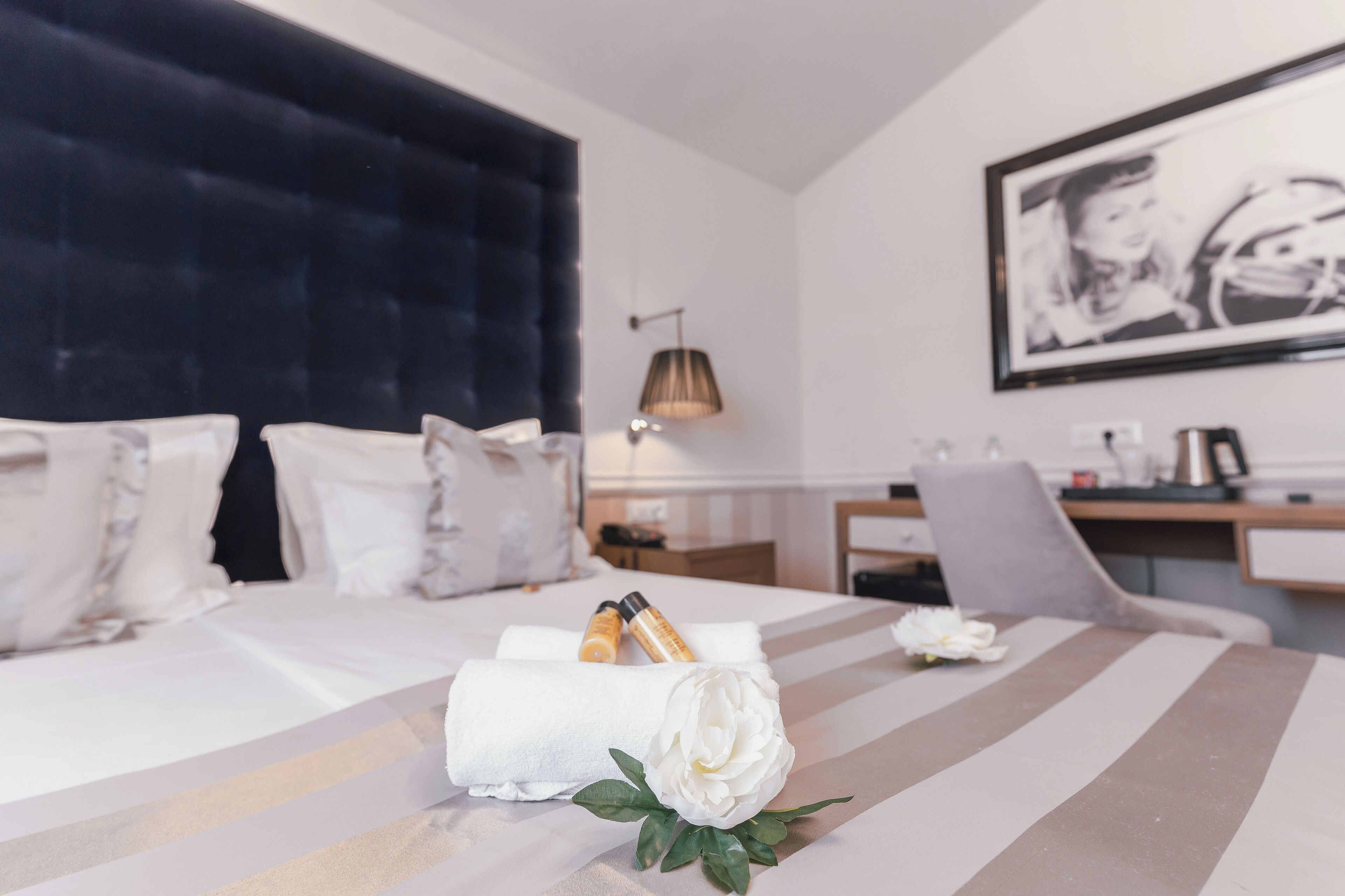 Superior dubbelrum - balkong | Minibar, värdeförvaringsskåp på rummet och skrivbord