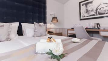 Superior Double Room, Balcony | Minibar, in-room safe, desk, laptop workspace