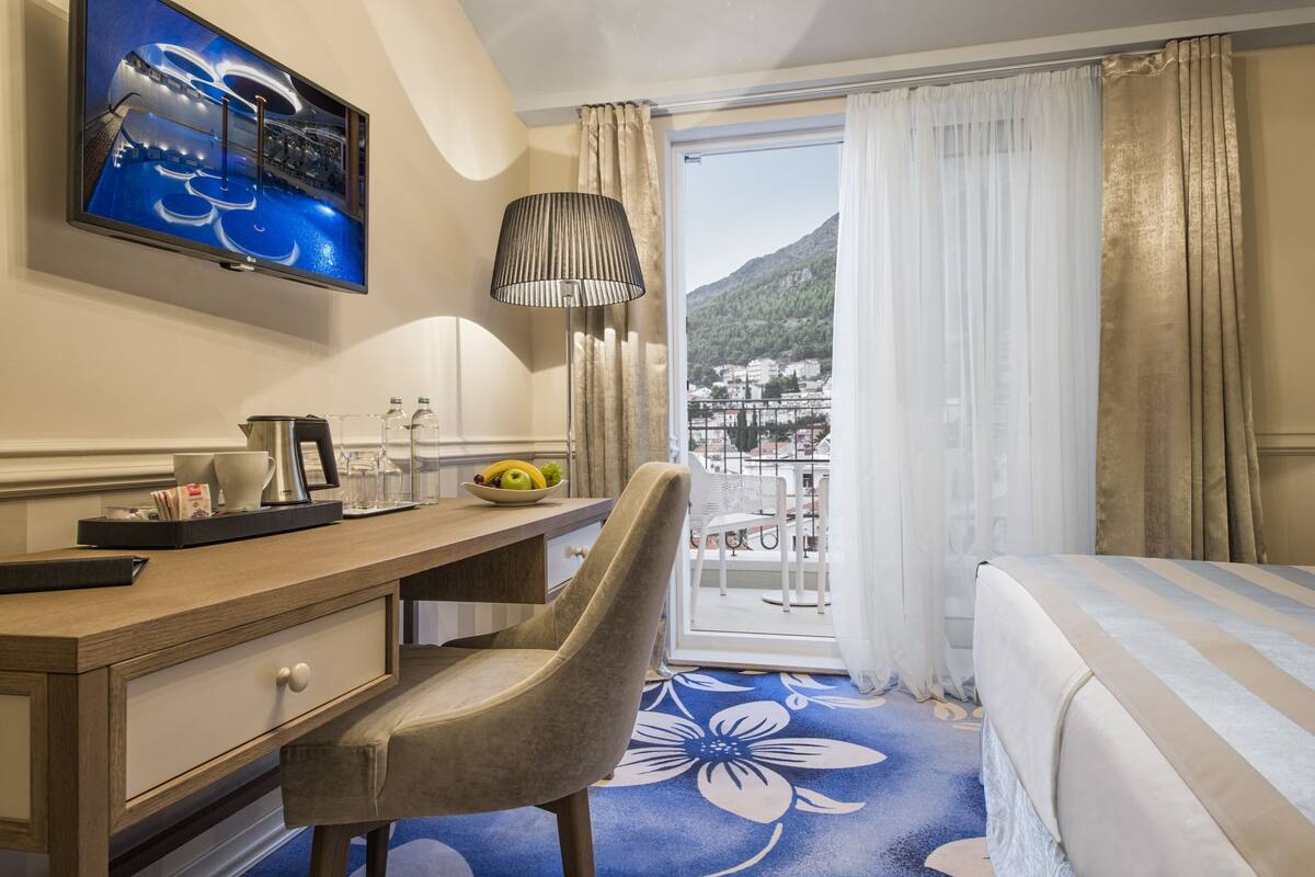 superior double room, balcony, park view | 1 bedroom, minibar, in-room safe, desk