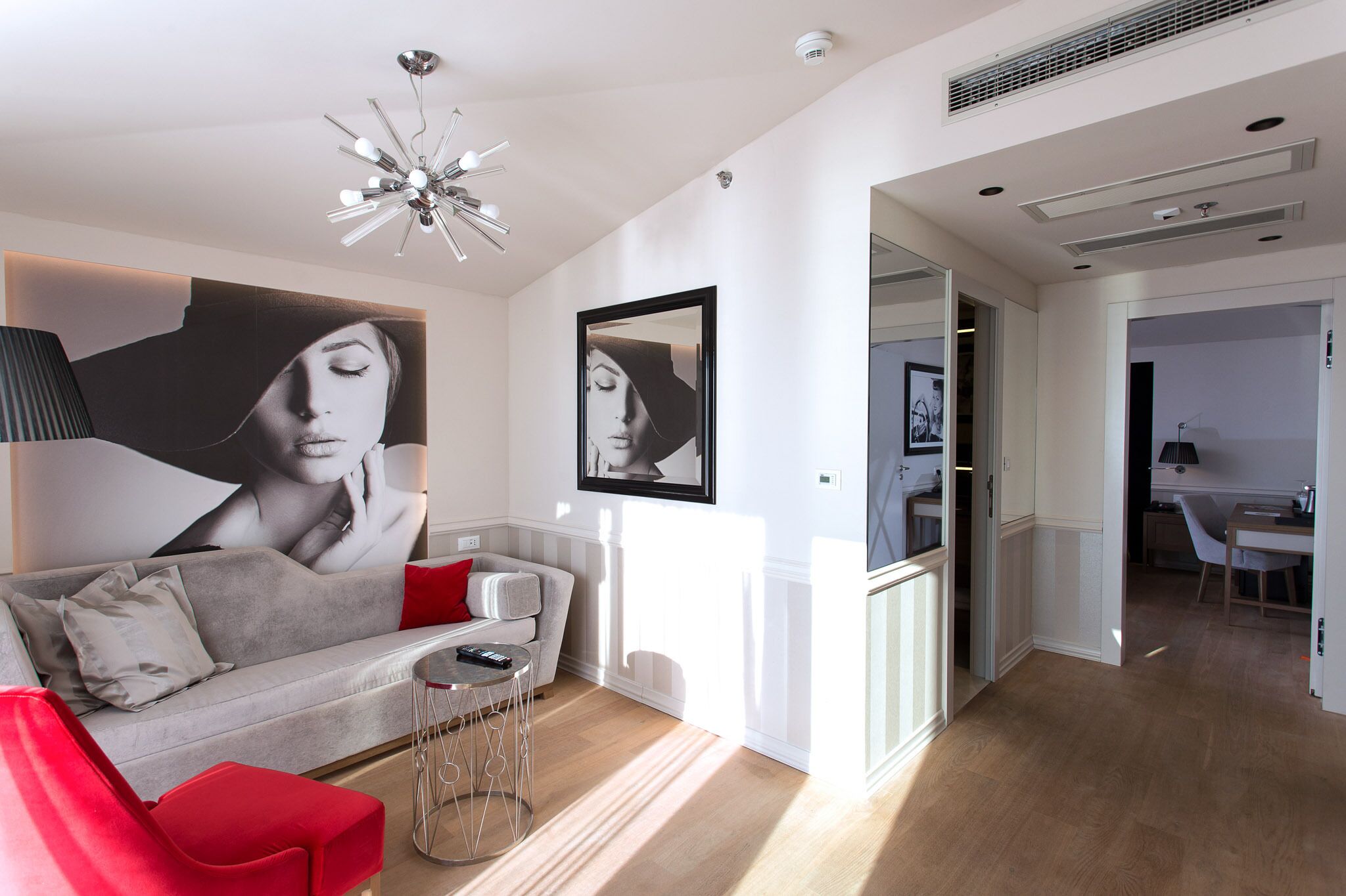 deluxe suite with sea view | 1 bedroom, minibar, in-room safe, desk