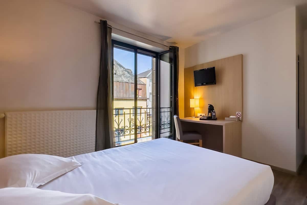 comfort double room | 1 bedroom, premium bedding, desk, blackout curtains