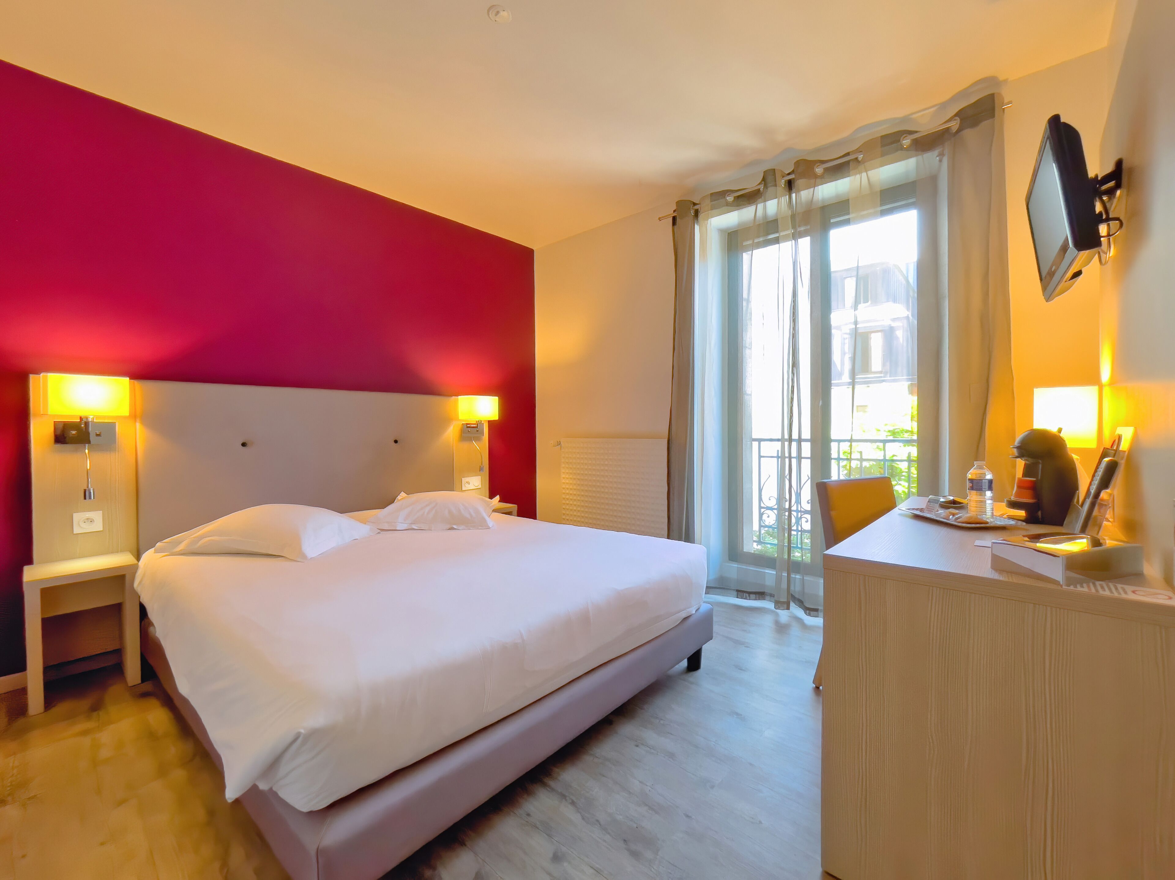 1 bedroom, premium bedding, desk, blackout curtains