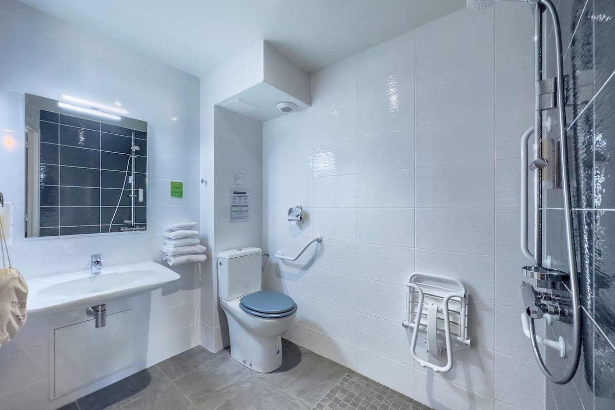 accesible double room | bathroom | shower, free toiletries, hair dryer, towels
