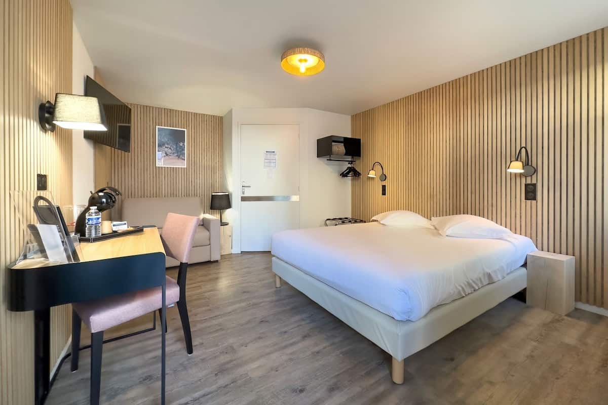 Habitación doble, con acceso para personas discapacitadas | Ropa de cama de alta calidad, escritorio y cortinas blackout