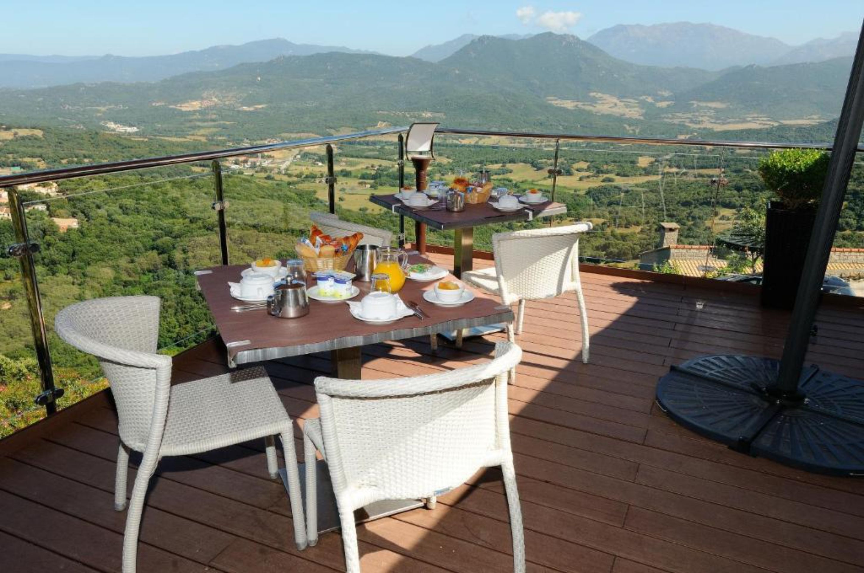 daily continental breakfast (eur 15 per person)