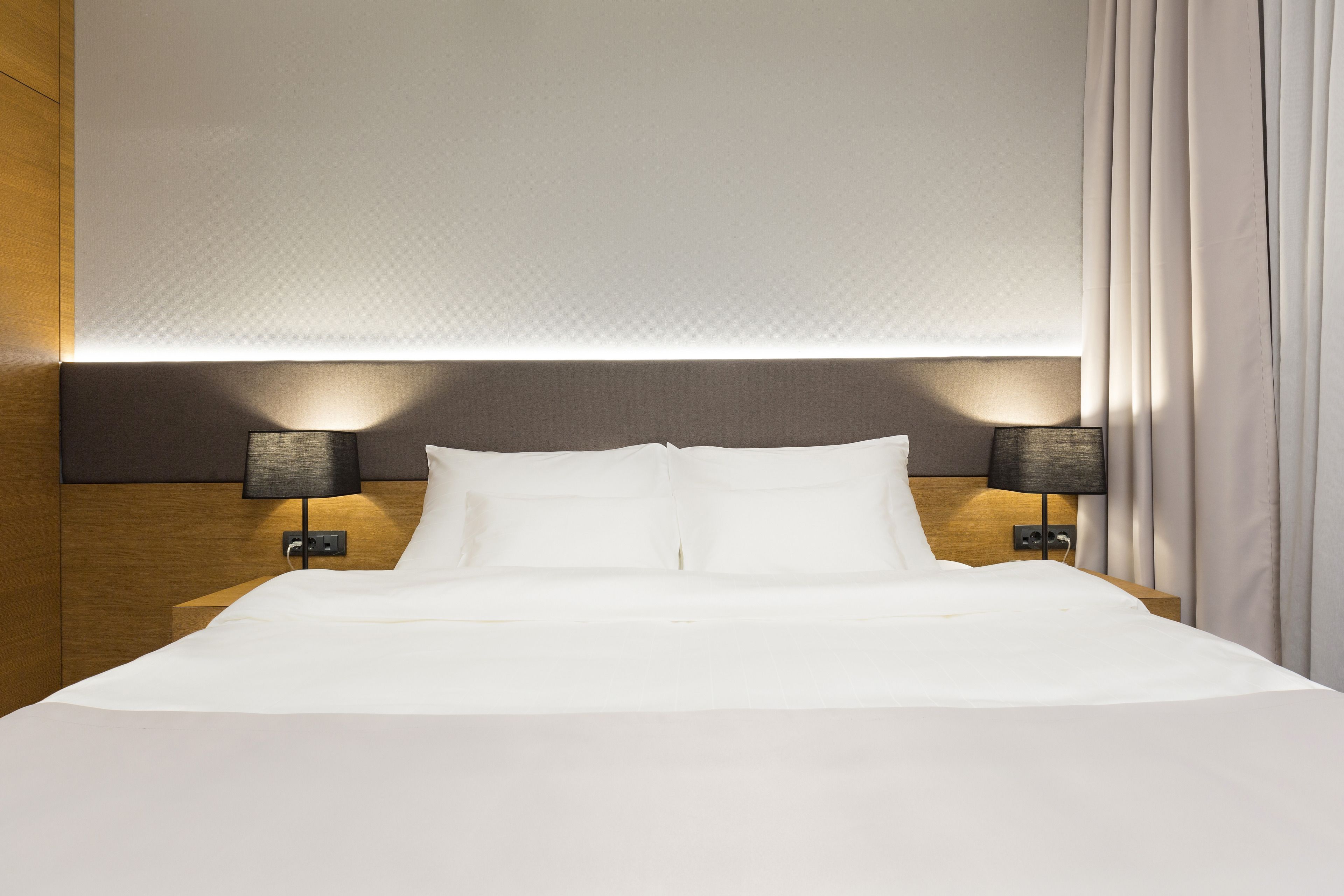 deluxe double or twin room, 1 bedroom, courtyard view | minibar, in-room safe, desk, soundproofing