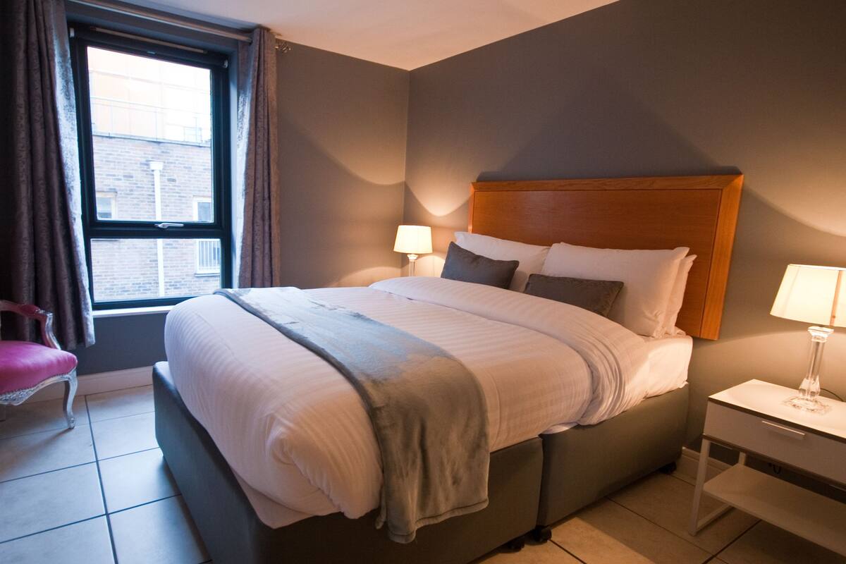 Standard Apartment, 2 Bedrooms | 1 bedroom, iron/ironing board, free WiFi