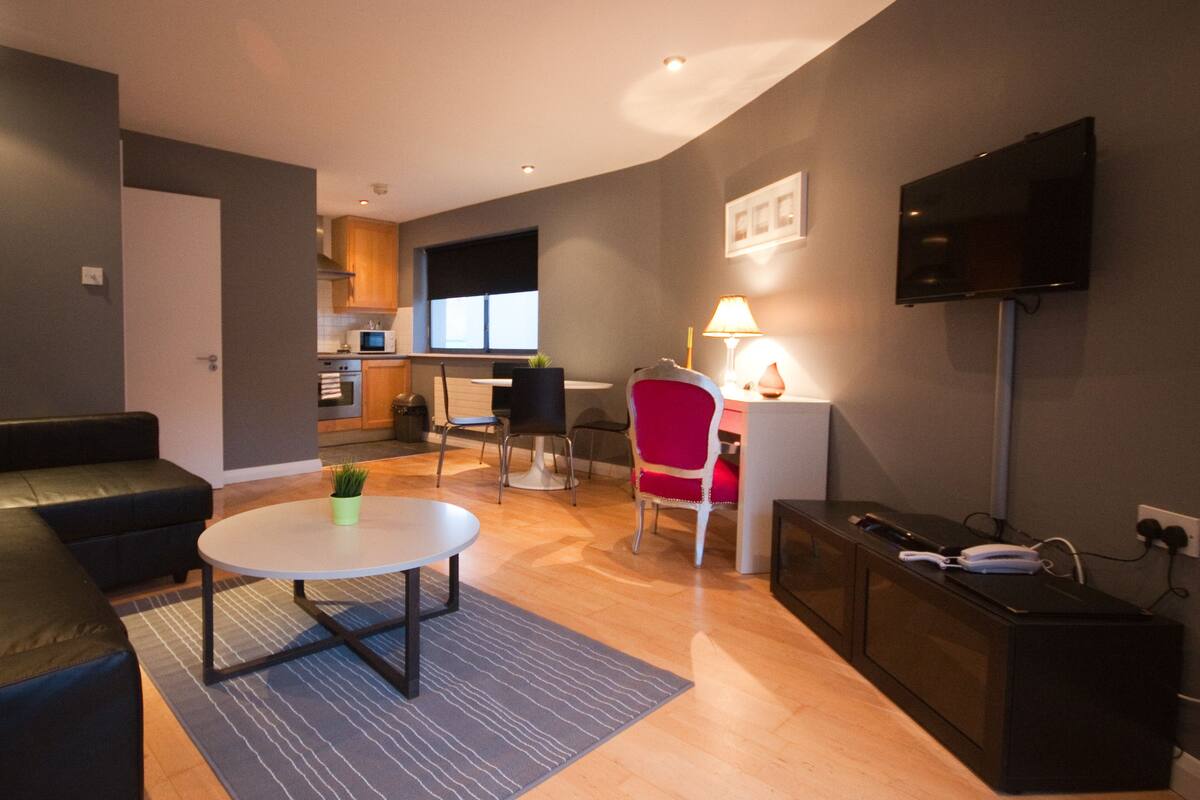 Appartement (4 Adults ) | Coin séjour | T élévision