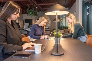 Siddeområde i lobbyen