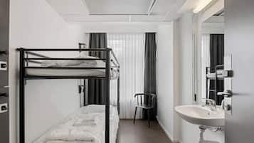 Yhteismajoitus, jaettu kylpyhuone (Bunkbed, 2 people, whole dorm) | Pimennysverhot, ilmainen Wi-Fi, vuodevaatteet