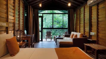 Premium bedding, down duvets, free minibar items, in-room safe