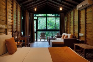 高級寢具、羽絨被、迷你吧贈品、房內夾萬