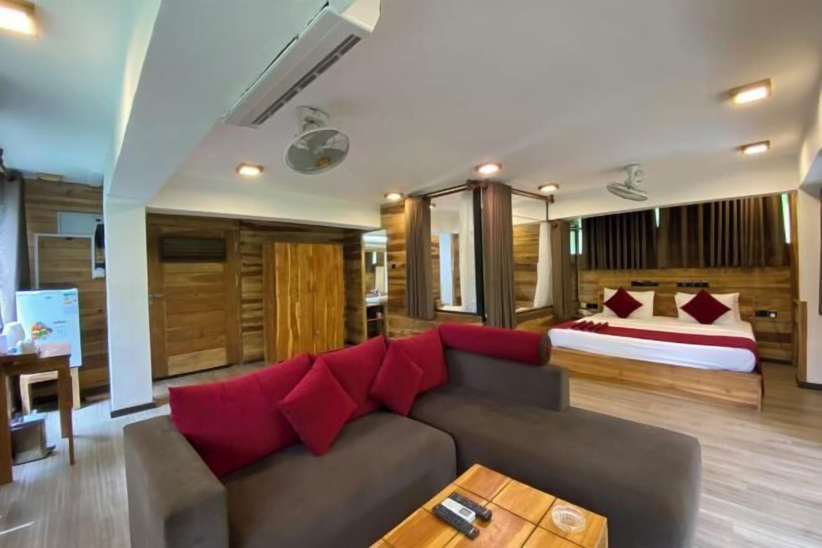 Premium bedding, down duvets, free minibar items, in-room safe
