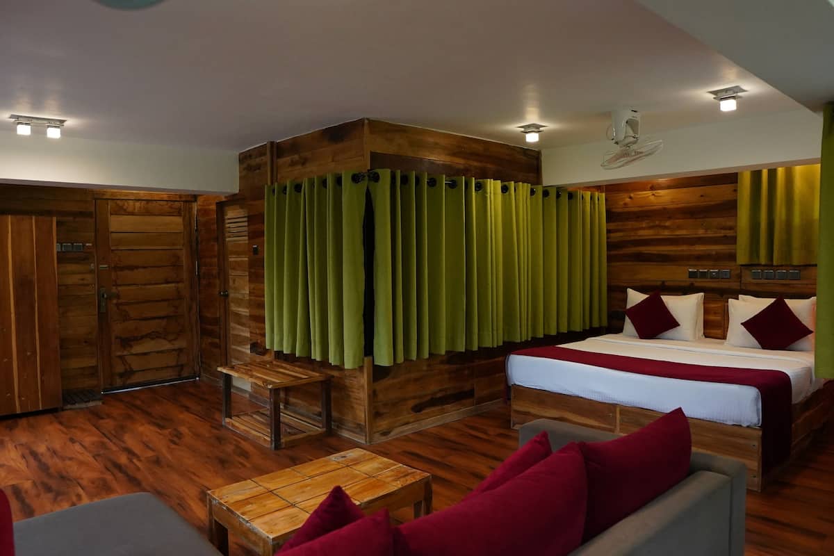 1 bedroom, premium bedding, down duvets, free minibar items