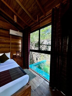 Nature's Royalty, River Villa | 高級寢具、羽絨被、迷你吧贈品、房內夾萬