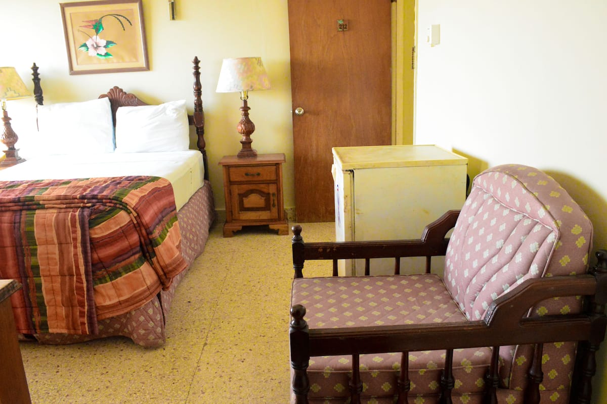 Economy Room, 1 Queen Bed