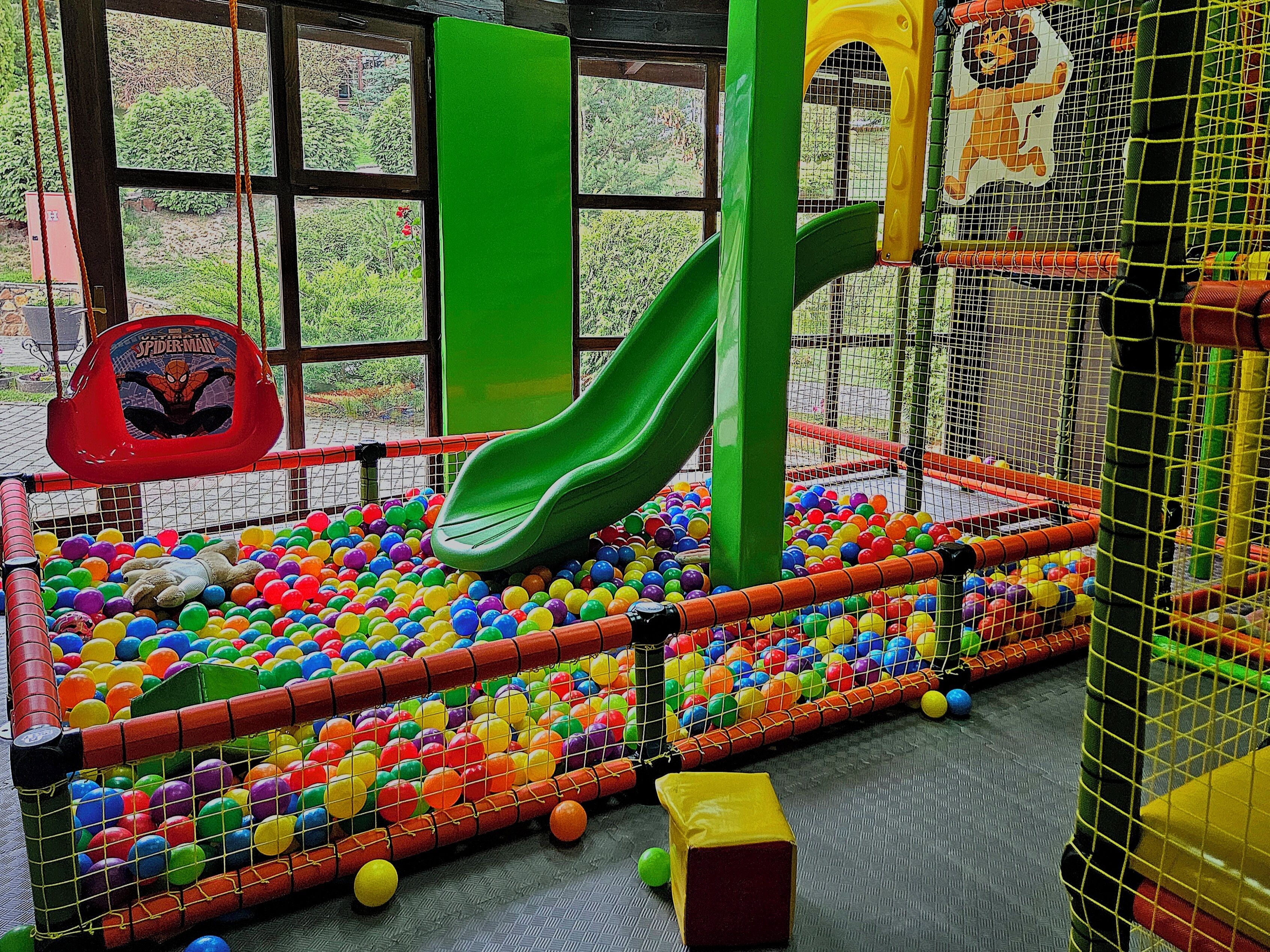 Área de juegos infantiles bajo techo