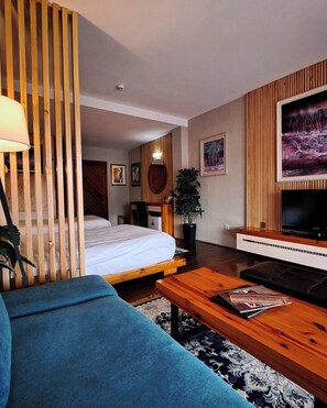 华丽双人房或双床房, 泳池景观 | 迷你吧、客房内保险箱、免费 WiFi、床单