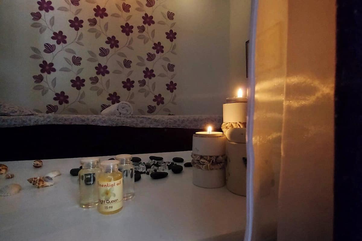 sauna, steam room, turkish bath/hammam, sports massages