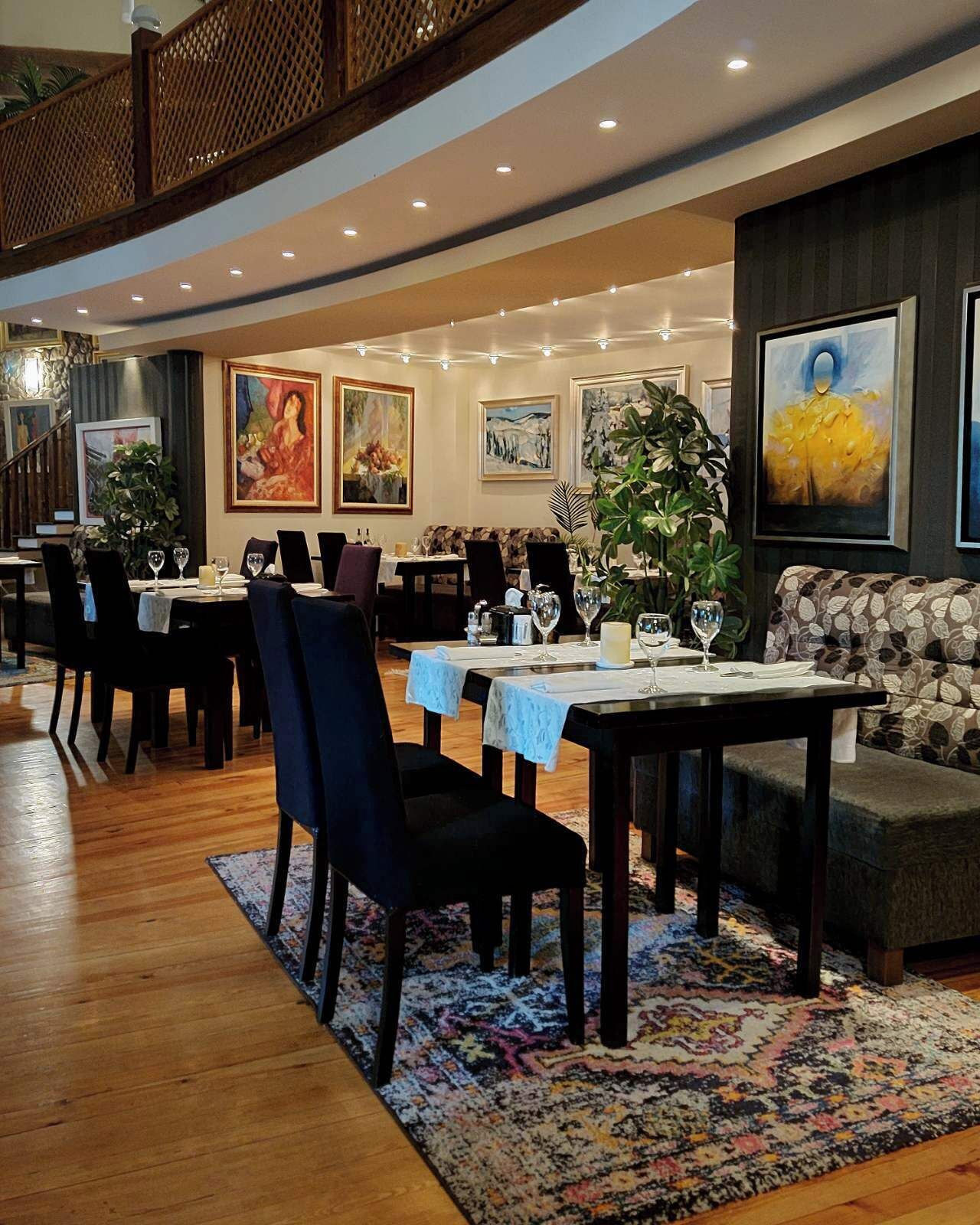 Breakfast, lunch, dinner served; international cuisine, alfresco dining 