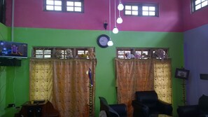 Lobby sitting area - White Guest (Maradankadawala)