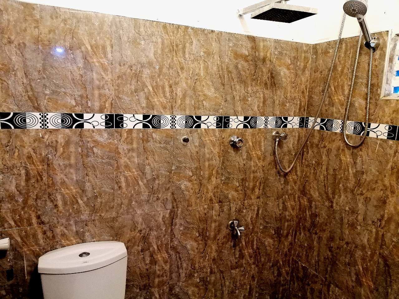 Deluxe Twin Room, Hill View, Garden Area | Bathroom | Shower, free toiletries, hair dryer, slippers