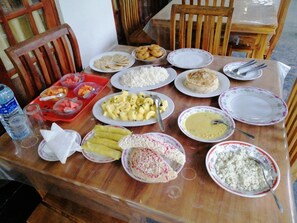 Lunch and dinner served, Regional cuisine