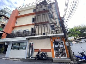 Exterior - Check Inn Hostel at Phromphong (Bangkok)
