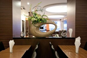 Dining - Check Inn Hostel at Phromphong (Bangkok)