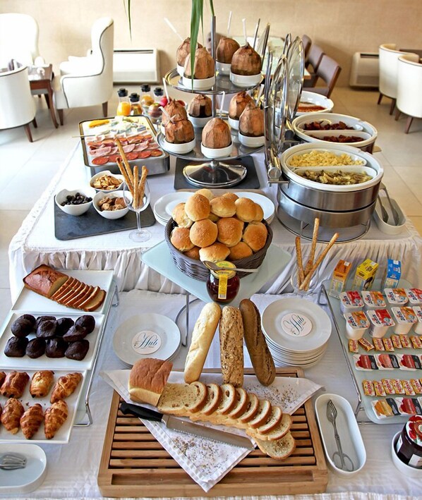 Free daily buffet breakfast