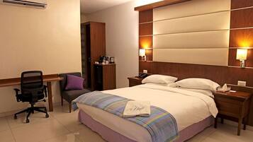 Deluxe Double Room | In-room safe, desk, blackout drapes, free WiFi
