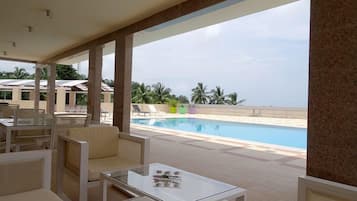 Outdoor pool, pool umbrellas, sun loungers