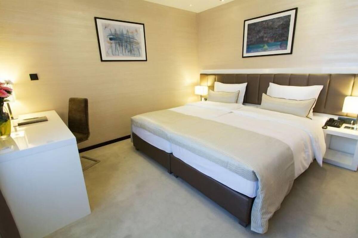 Sábanas de algodón egipcio, ropa de cama de alta calidad y minibar