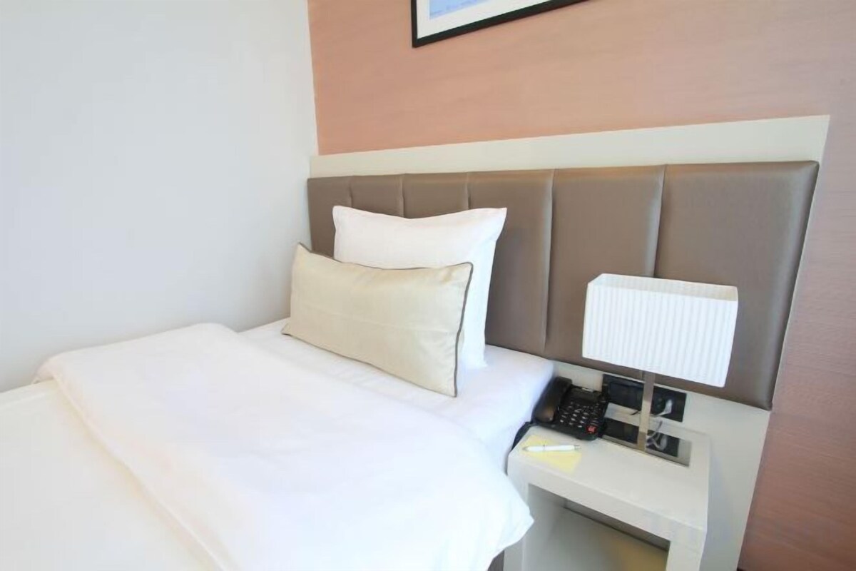 Sábanas de algodón egipcio, ropa de cama de alta calidad y minibar 