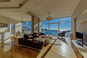 Luxury Penthouse, 3 Bedrooms, Sea View | Living room - Hotel Tre Canne (Budva)