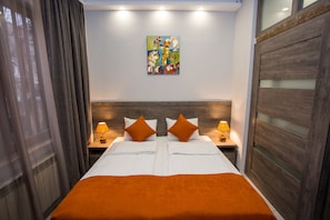 Comfort-Apartment, 1 Doppelbett | Zimmersafe, Schreibtisch, schallisolierte Zimmer, Bügeleisen/Bügelbrett